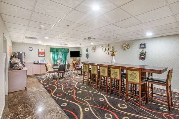 Amenities - Econo Lodge Inn & Suites Marietta - I-75, Exit 263