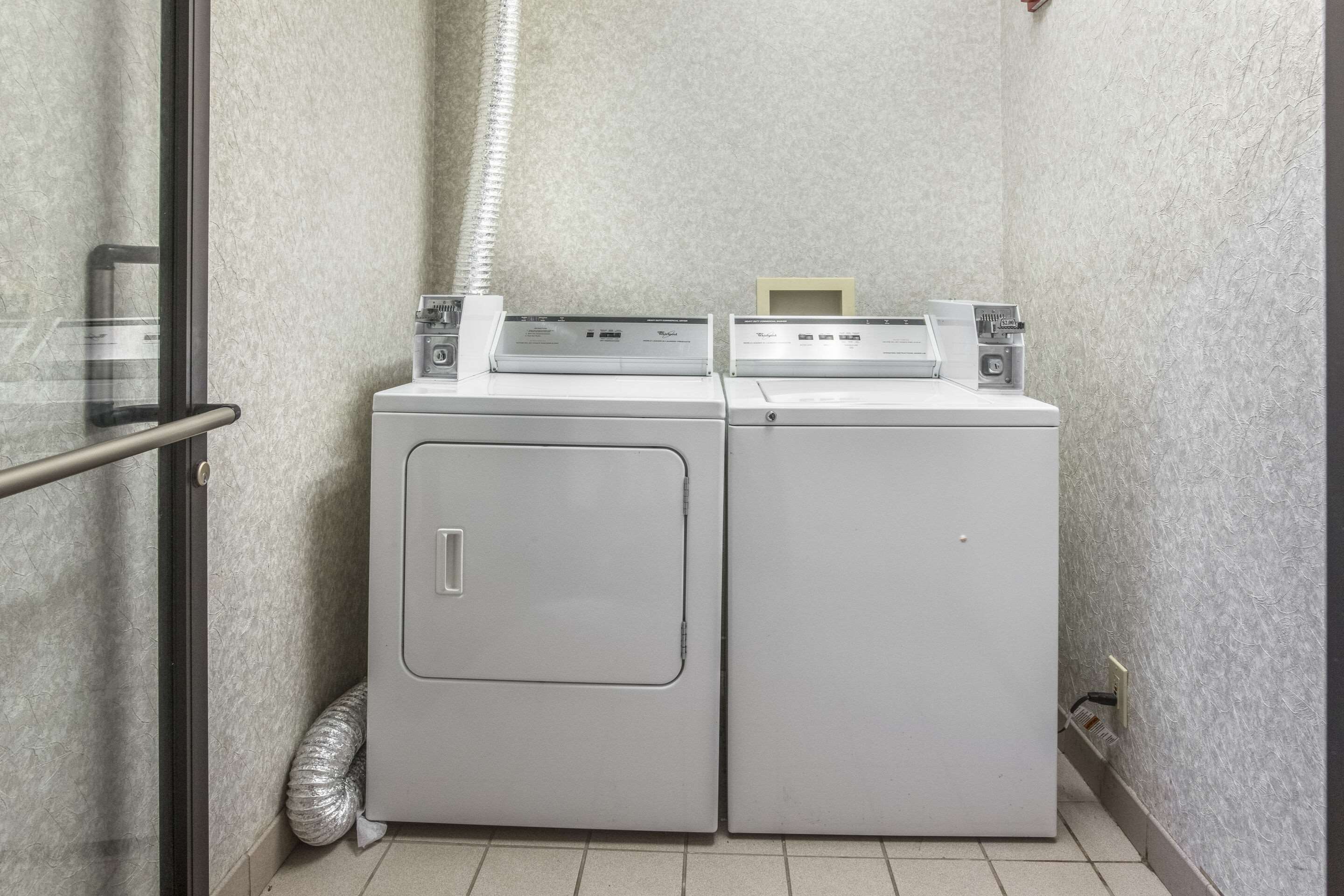 Guest laundry facilities | Econo Lodge Inn & Suites