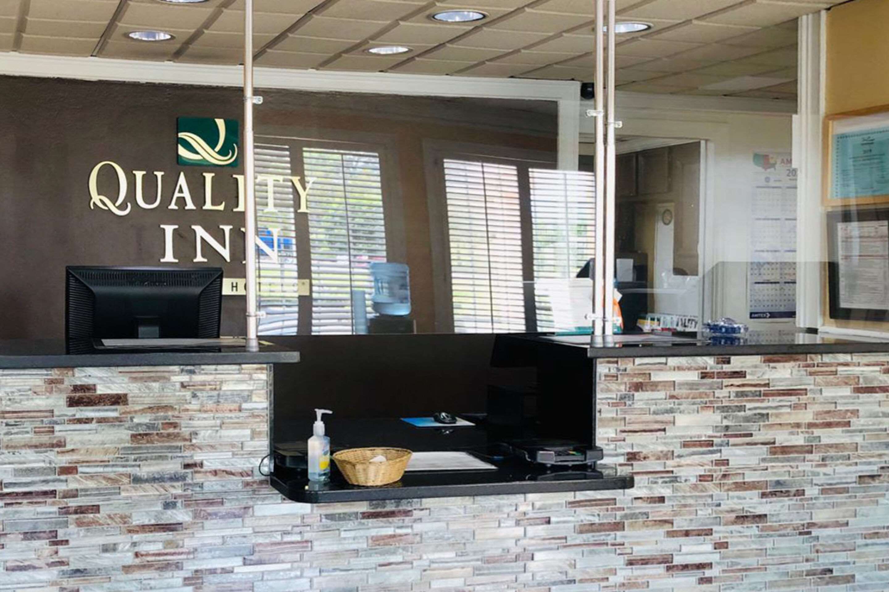 Hotel lobby | Quality Inn Richmond Hill - Savannah I-95