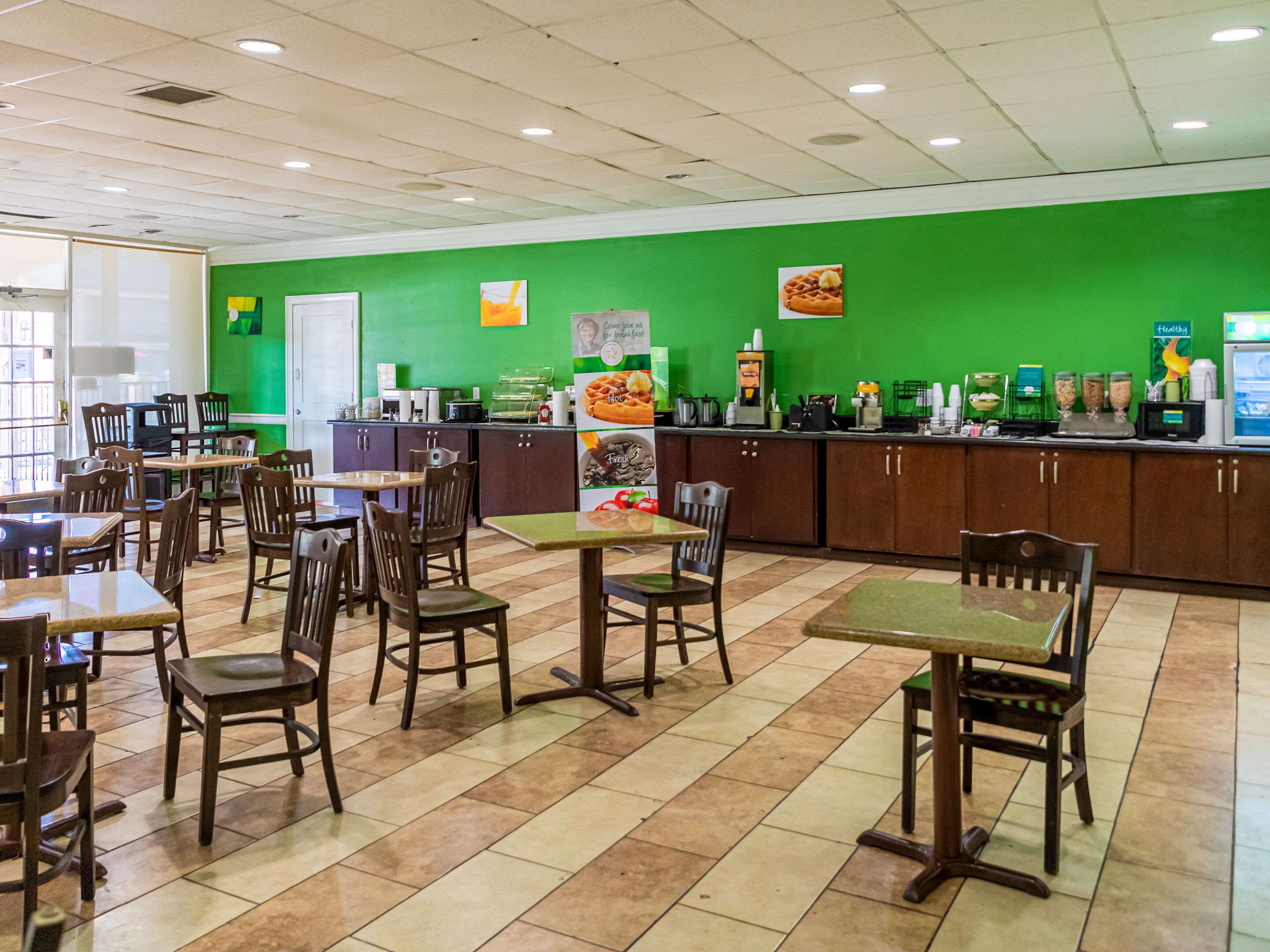 Breakfast area | Quality Inn Richmond Hill - Savannah I-95