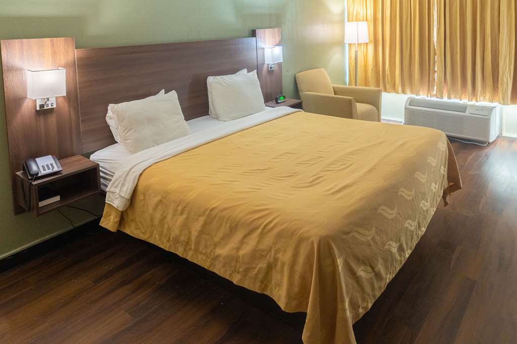 QUALITY INN RICHMOND HILL - SAVANNA-guestroom-Guest Room,On-Site.jpg