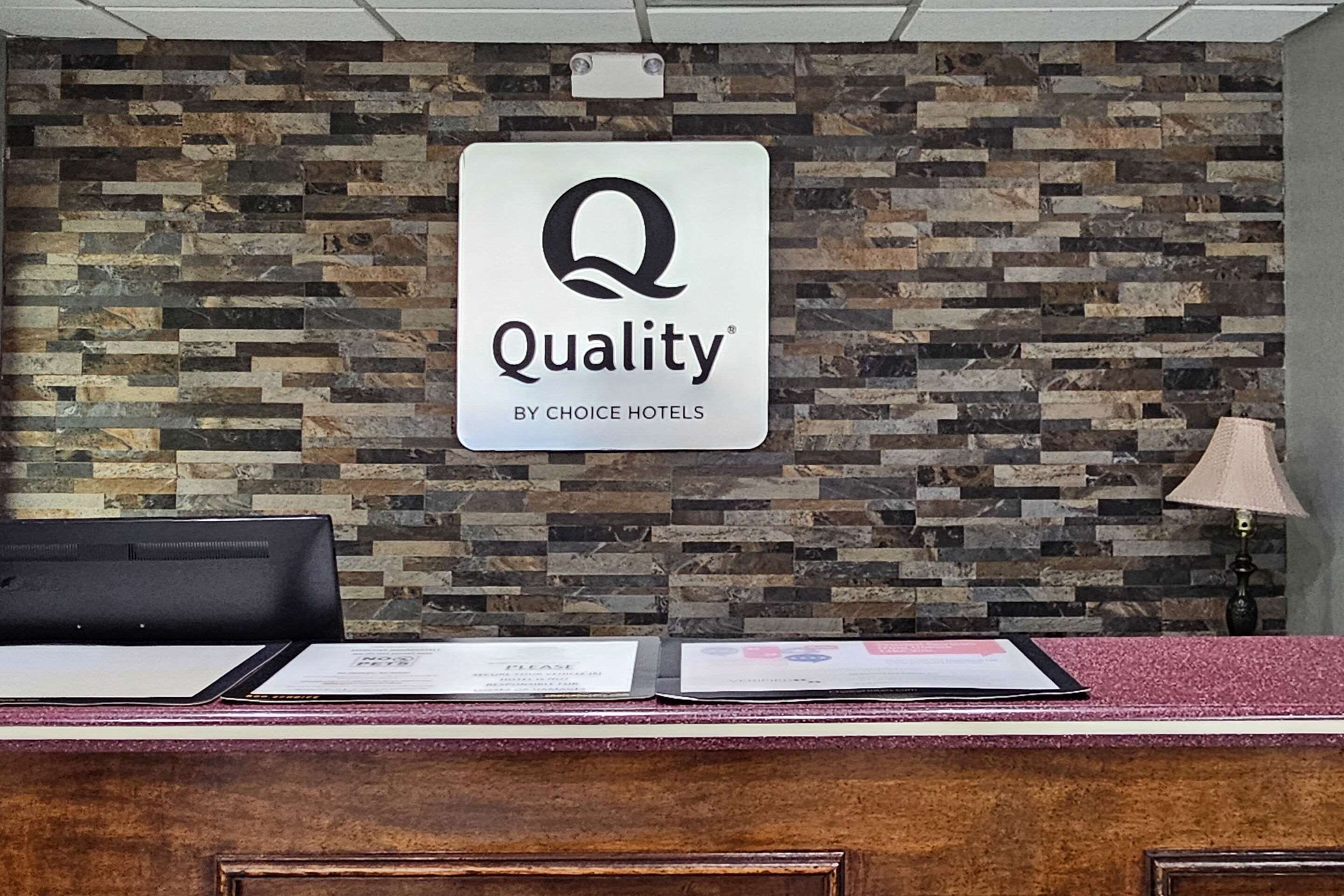 Front desk | Quality Inn near Six Flags