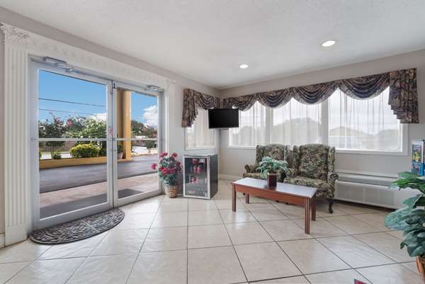  - Econo Lodge Thomaston