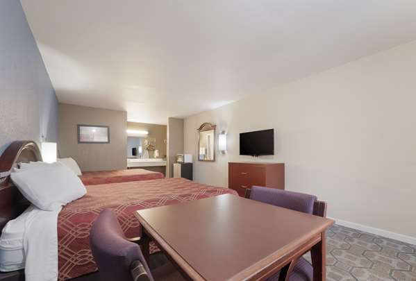  - Econo Lodge Thomaston