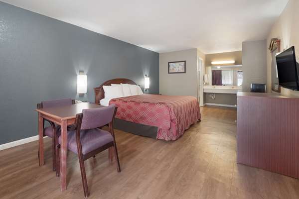  - Econo Lodge Thomaston