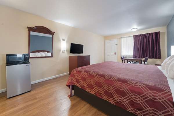  - Econo Lodge Thomaston