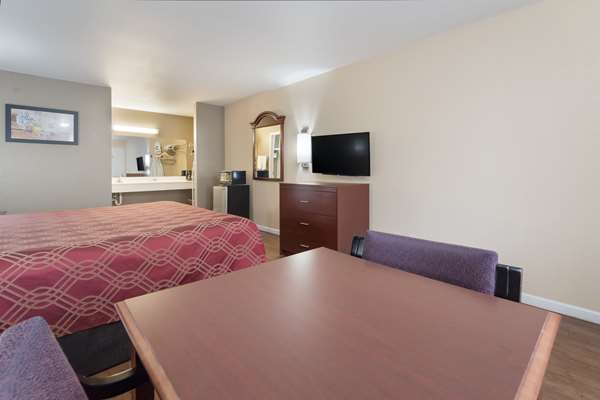  - Econo Lodge Thomaston