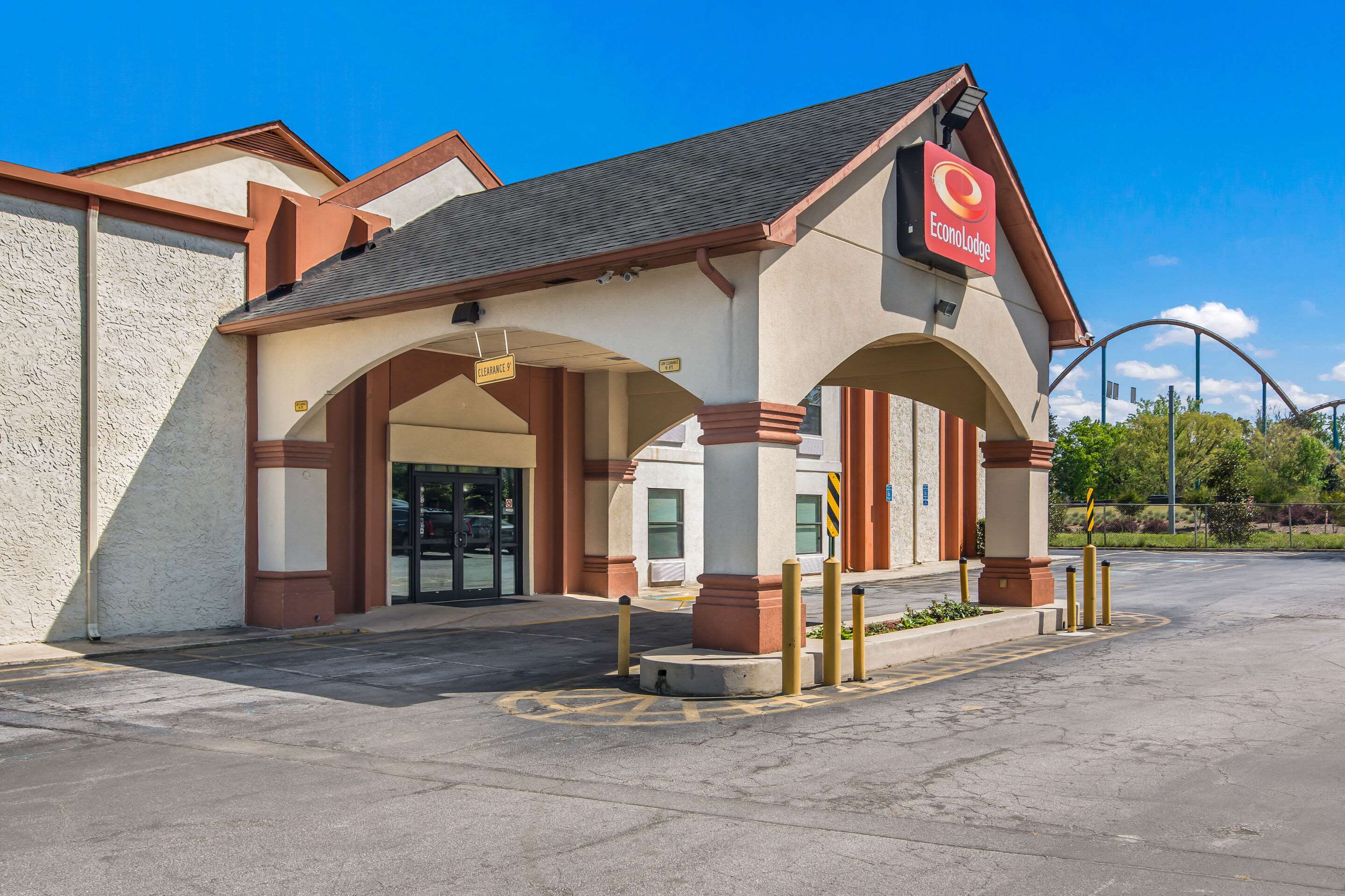 Hotel entrance | Econo Lodge At Six Flags