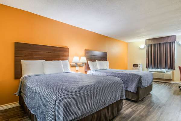  - Econo Lodge at Six Flags Austell - I-20, Exit 46