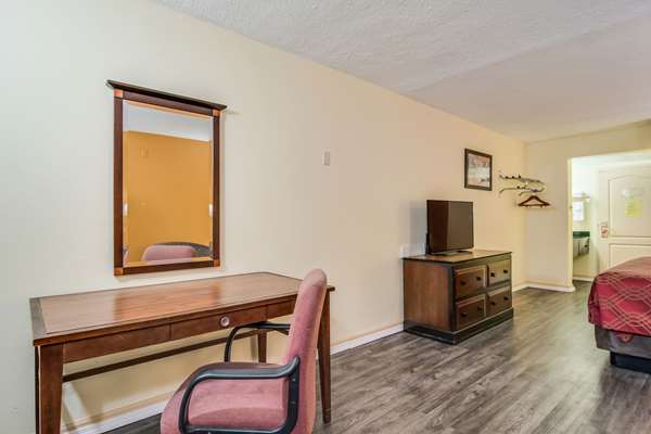  - Econo Lodge at Six Flags Austell - I-20, Exit 46