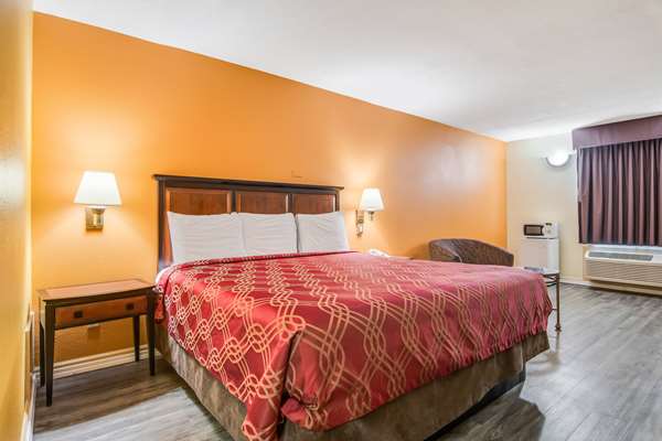  - Econo Lodge at Six Flags Austell - I-20, Exit 46