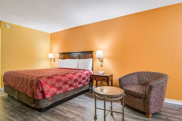  - Econo Lodge at Six Flags Austell - I-20, Exit 46