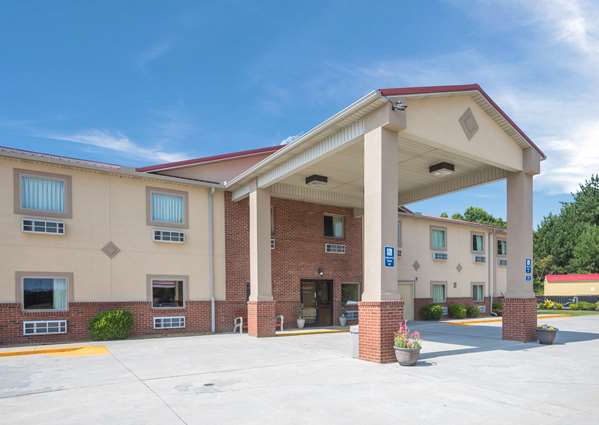 Exterior view - Econo Lodge Inn & Suites Rockmart