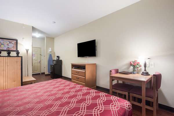 Suite - Econo Lodge Inn & Suites Rockmart