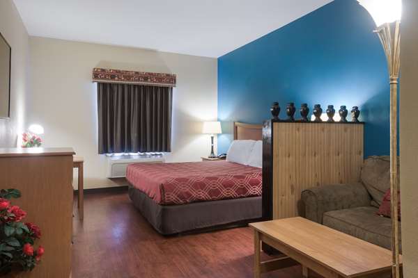 Suite - Econo Lodge Inn & Suites Rockmart