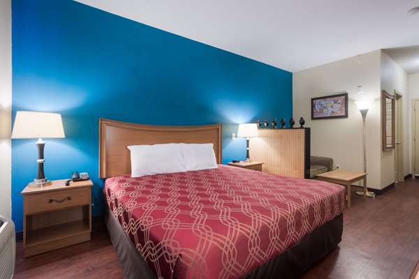 Suite - Econo Lodge Inn & Suites Rockmart