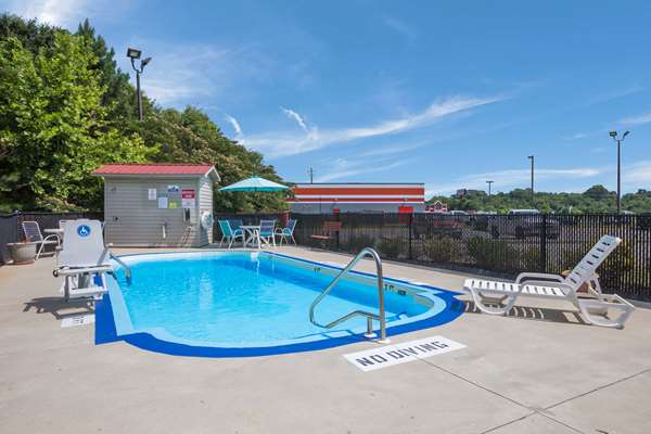 Pool - Econo Lodge Inn & Suites Rockmart