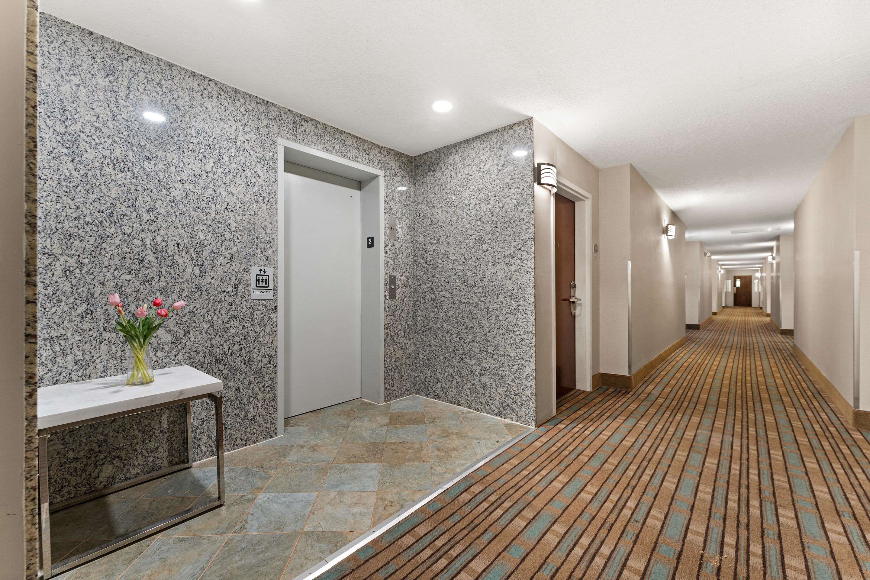 Interior corridors | Quality Inn