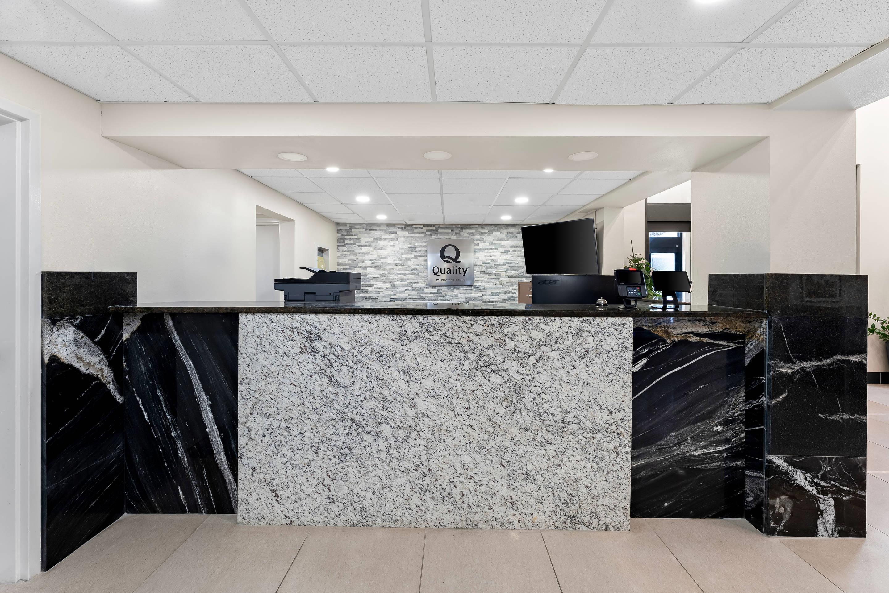 Front desk | Quality Inn