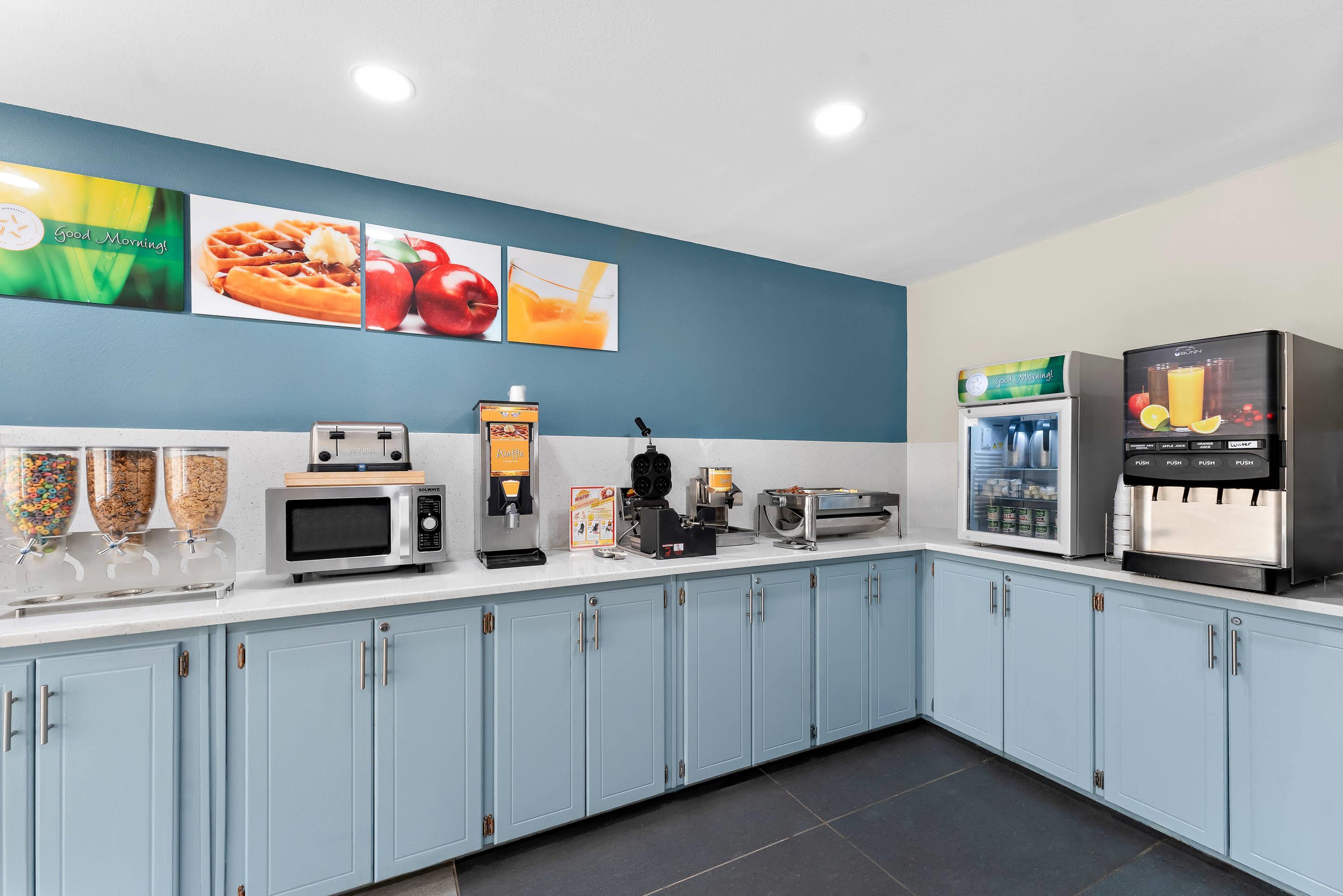Breakfast counter | Quality Inn