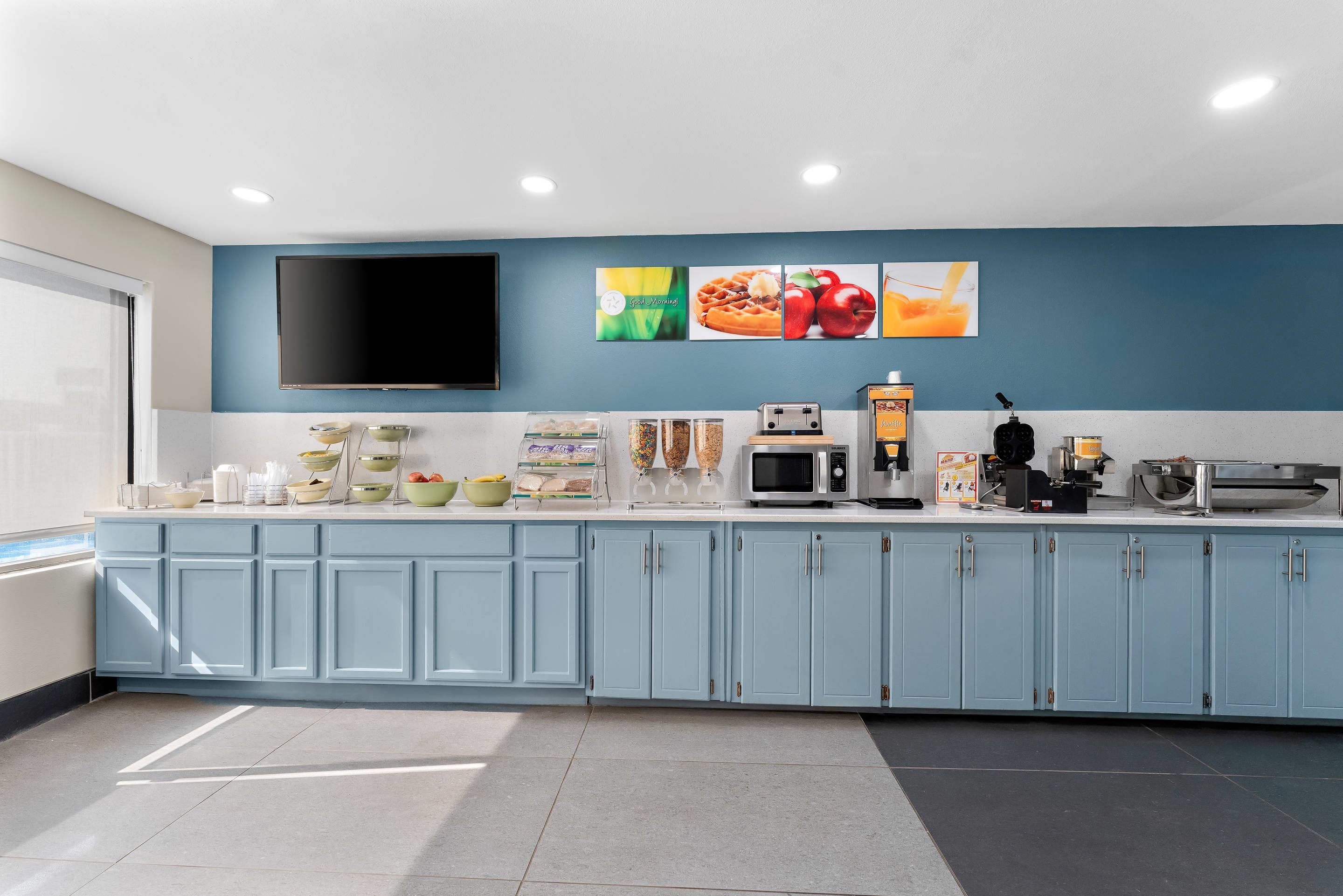 Breakfast counter | Quality Inn