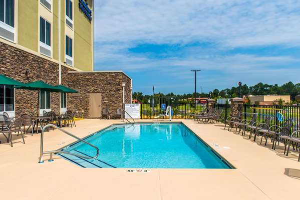 Pool - Comfort Inn & Suites Valdosta - I-75, Exit 16