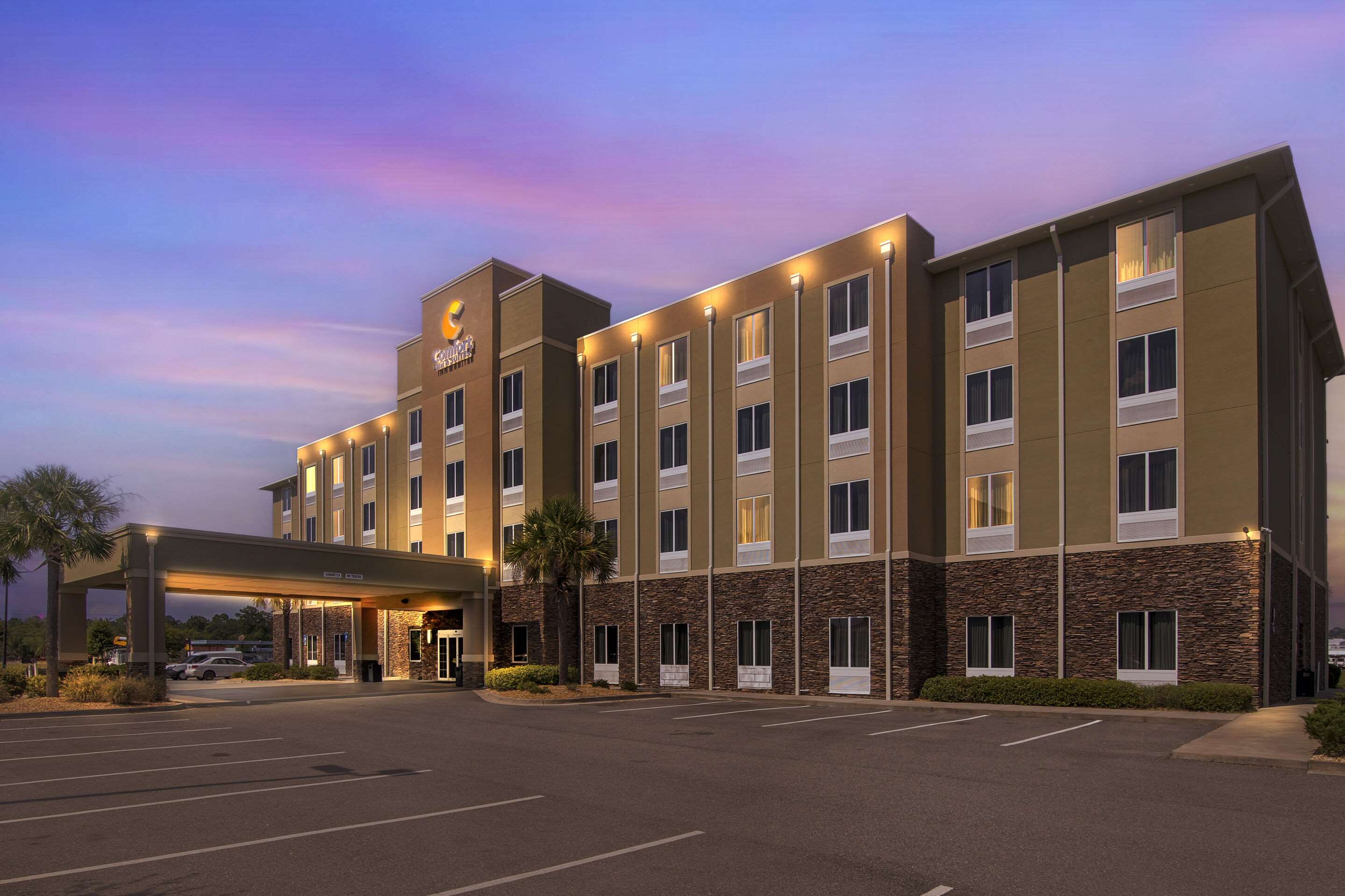 Hotel exterior | Comfort Inn & Suites Valdosta