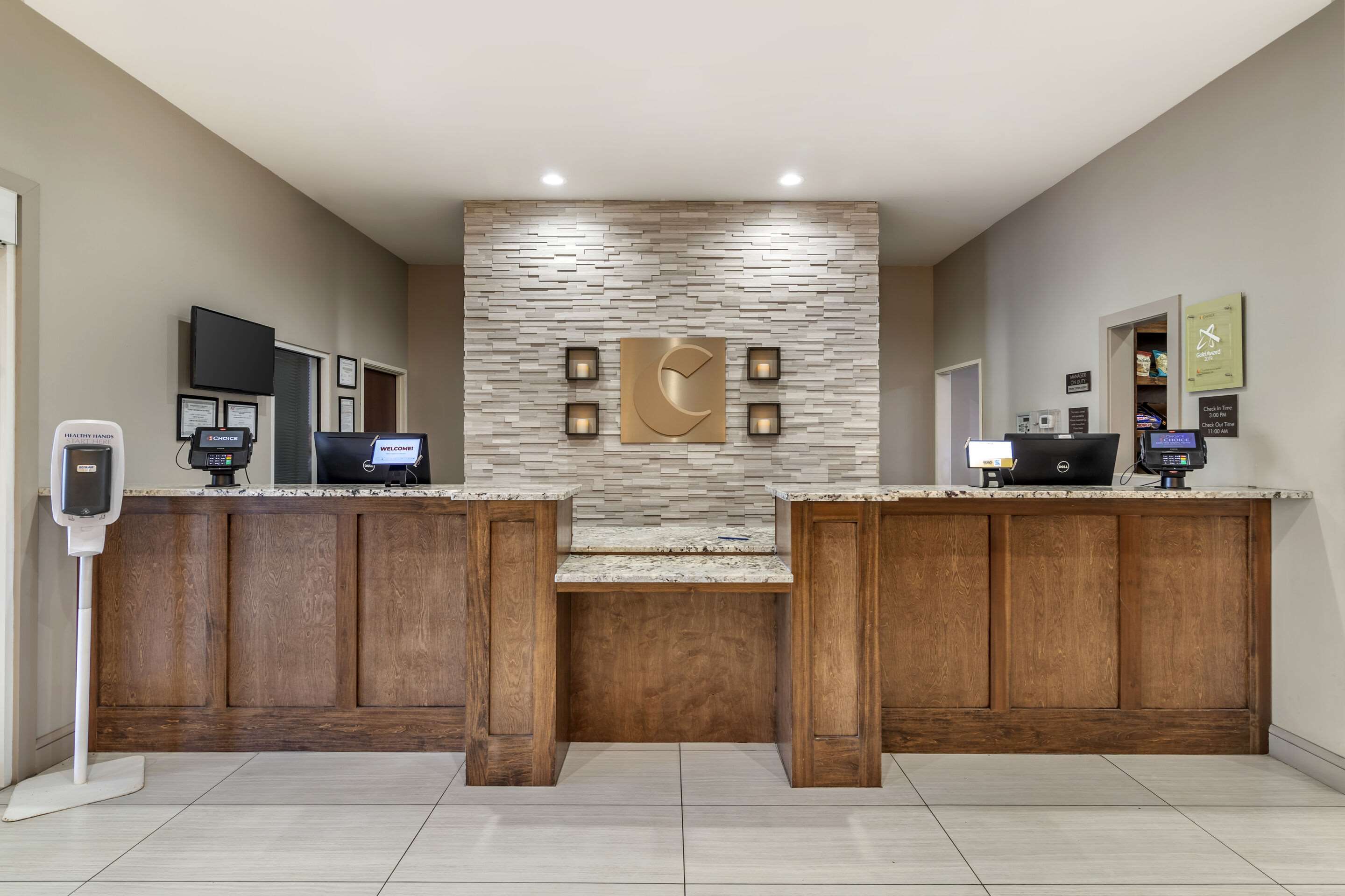 Front desk | Comfort Inn & Suites Valdosta