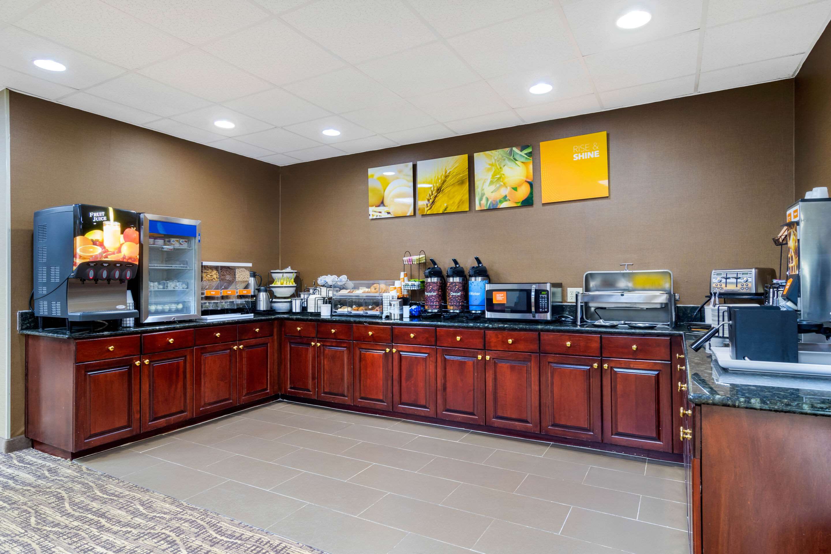 Breakfast area | Comfort Inn & Suites