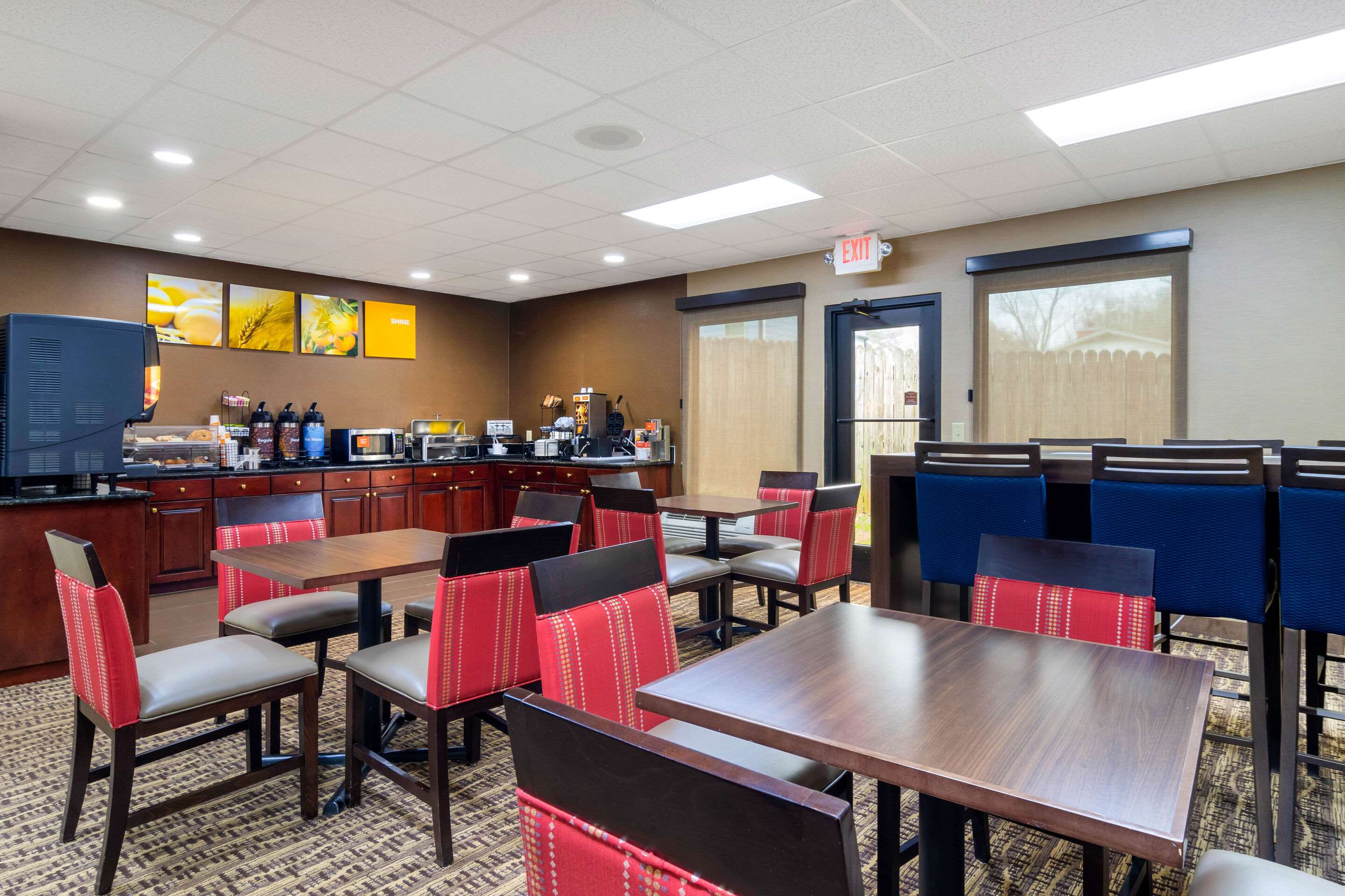 Breakfast area | Comfort Inn & Suites