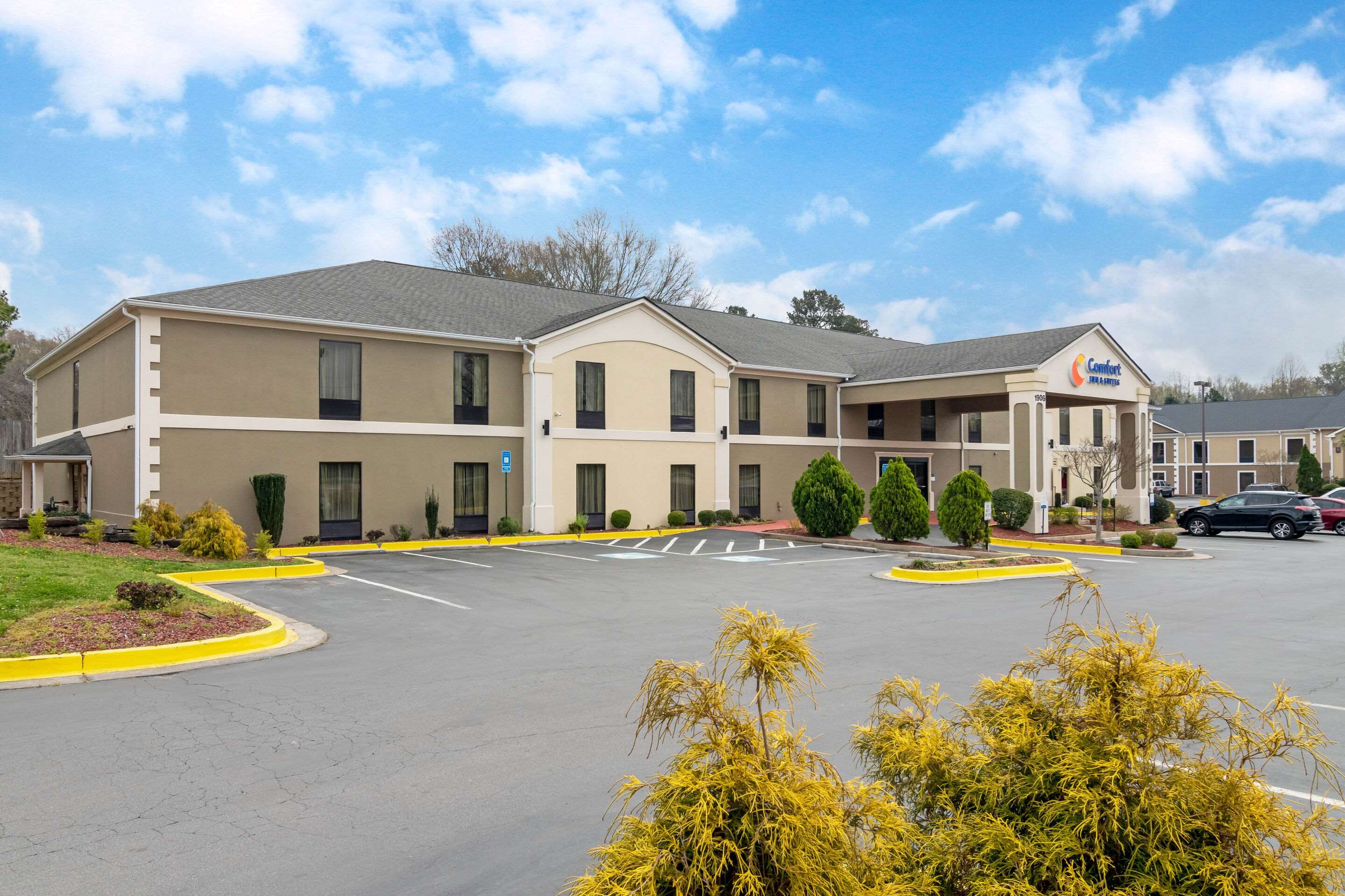 Hotel exterior | Comfort Inn & Suites