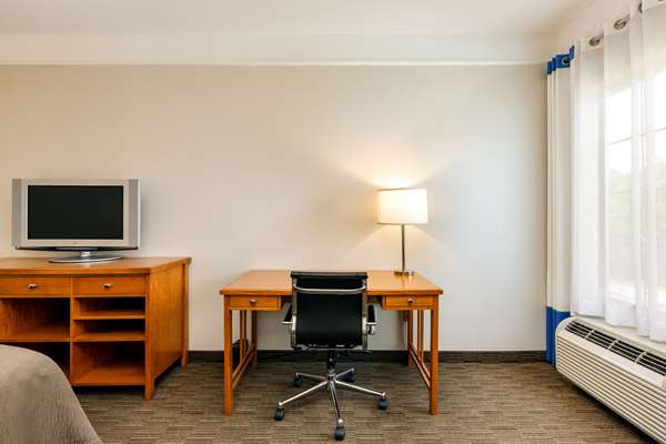  - Comfort Inn & Suites Airport Savannah - I-95, Exit 104