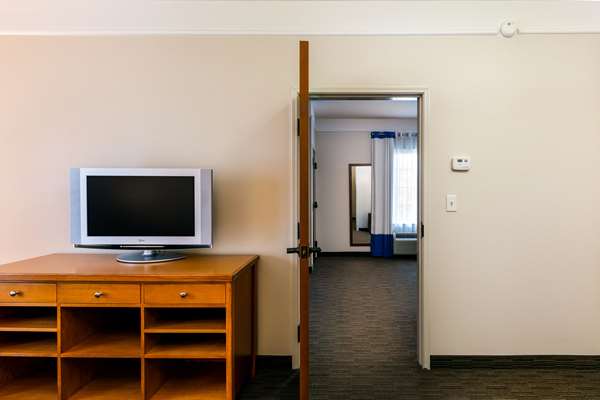  - Comfort Inn & Suites Airport Savannah - I-95, Exit 104