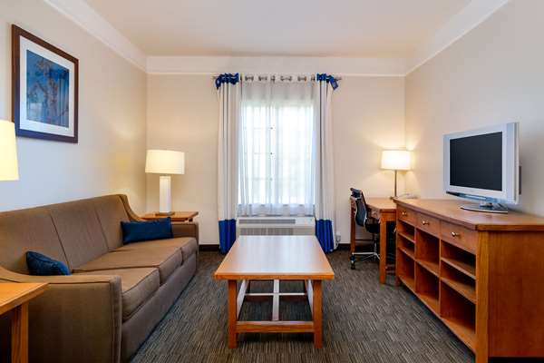  - Comfort Inn & Suites Airport Savannah - I-95, Exit 104