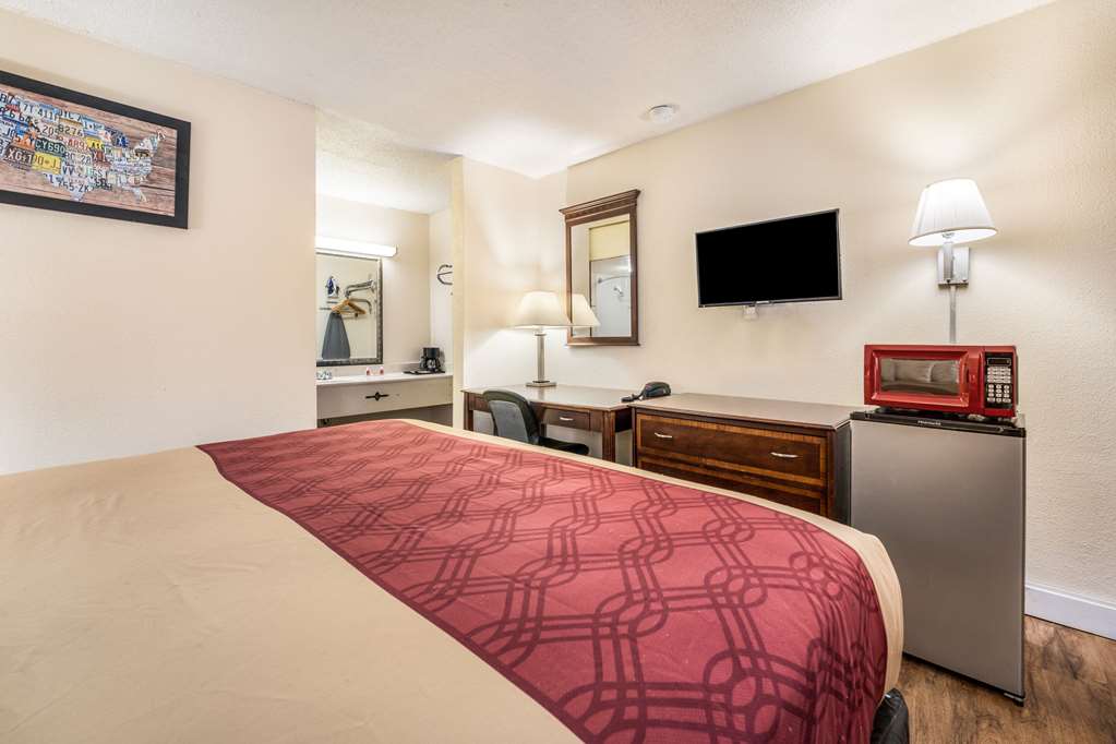 ECONO LODGE INN AND SUITES MACON WE-guestroom-Guest Room,Suite,On-Site.jpg