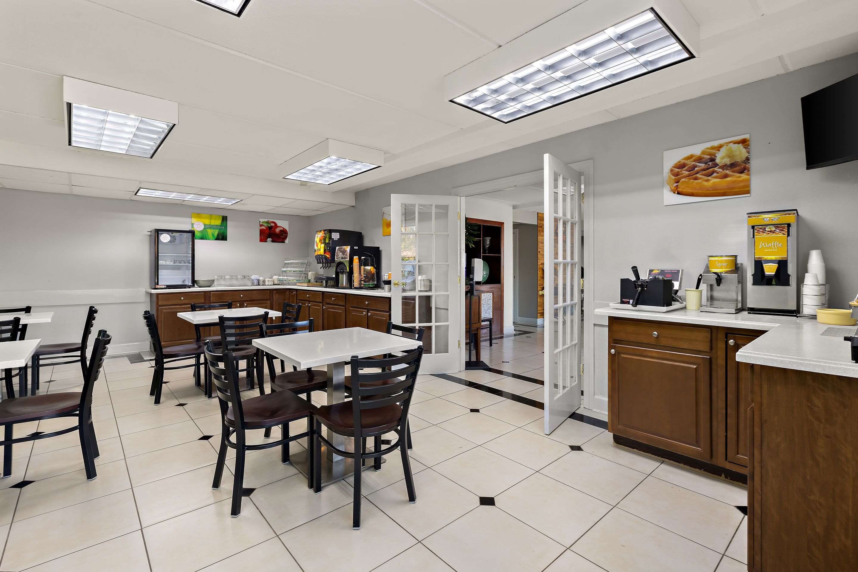 Breakfast area | Quality Inn & Suites Vidalia
