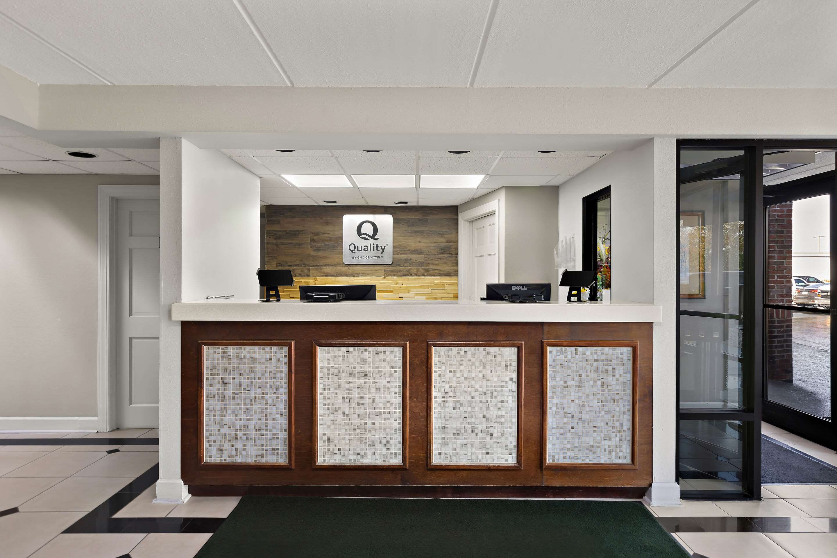 Front desk | Quality Inn & Suites Vidalia