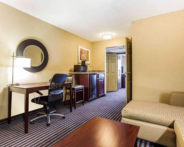 Suite - Comfort Inn & Suites Dobbins Air Reserve Base Smyrna - I-75, Exit 260