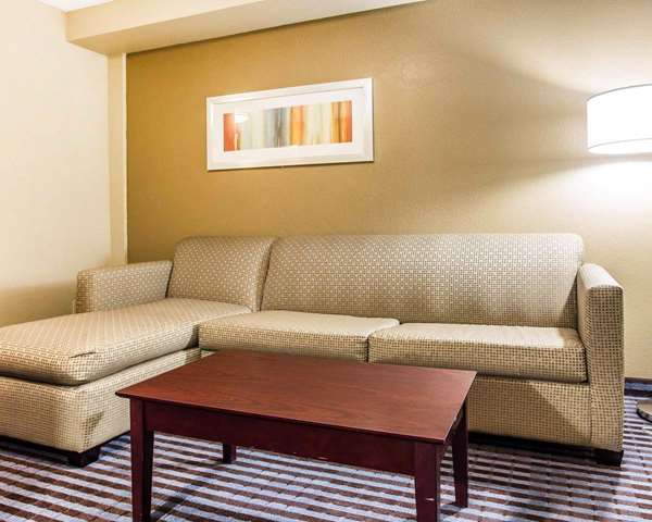 Suite - Comfort Inn & Suites Dobbins Air Reserve Base Smyrna - I-75, Exit 260
