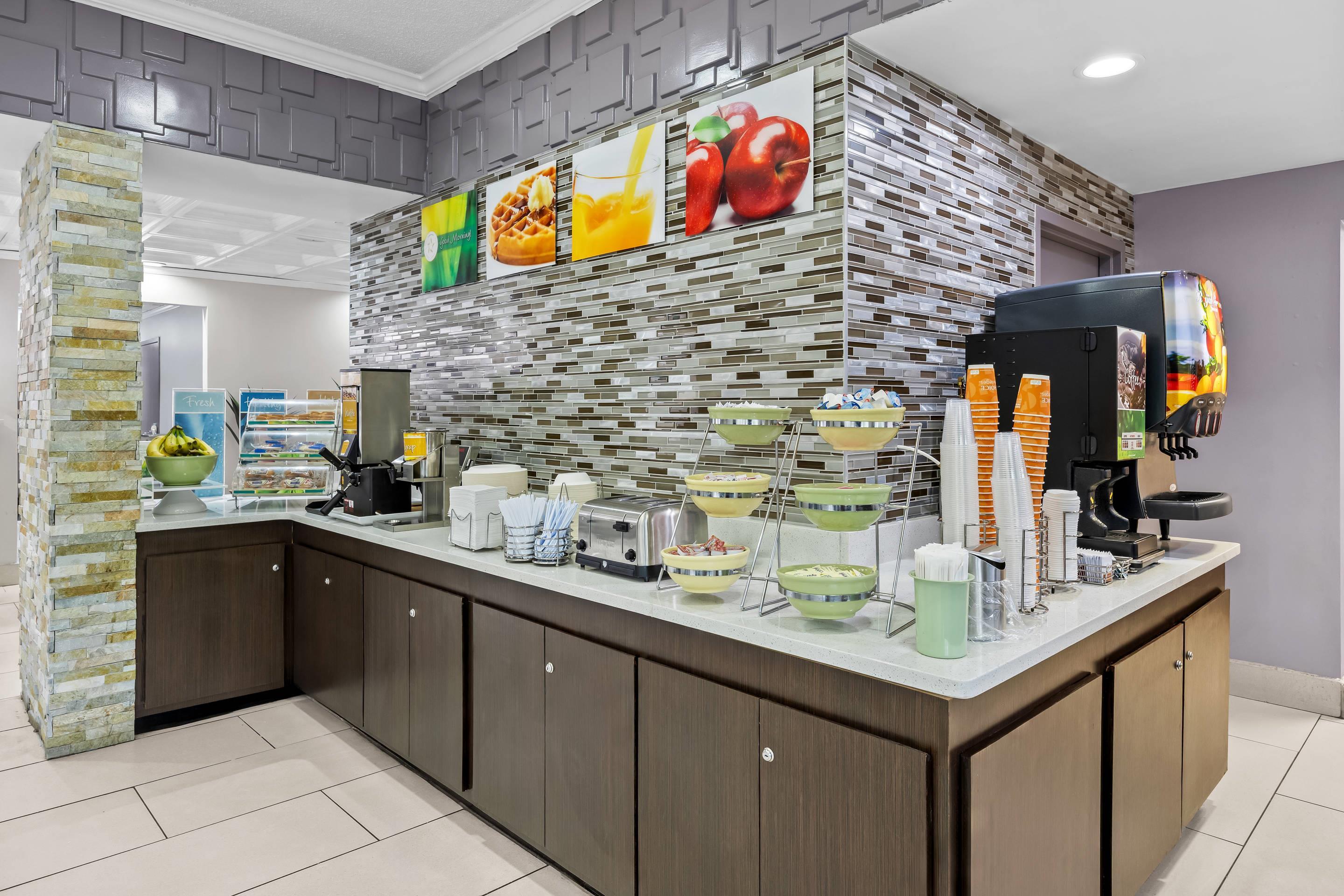 Breakfast area | Quality Inn at Albany Mall
