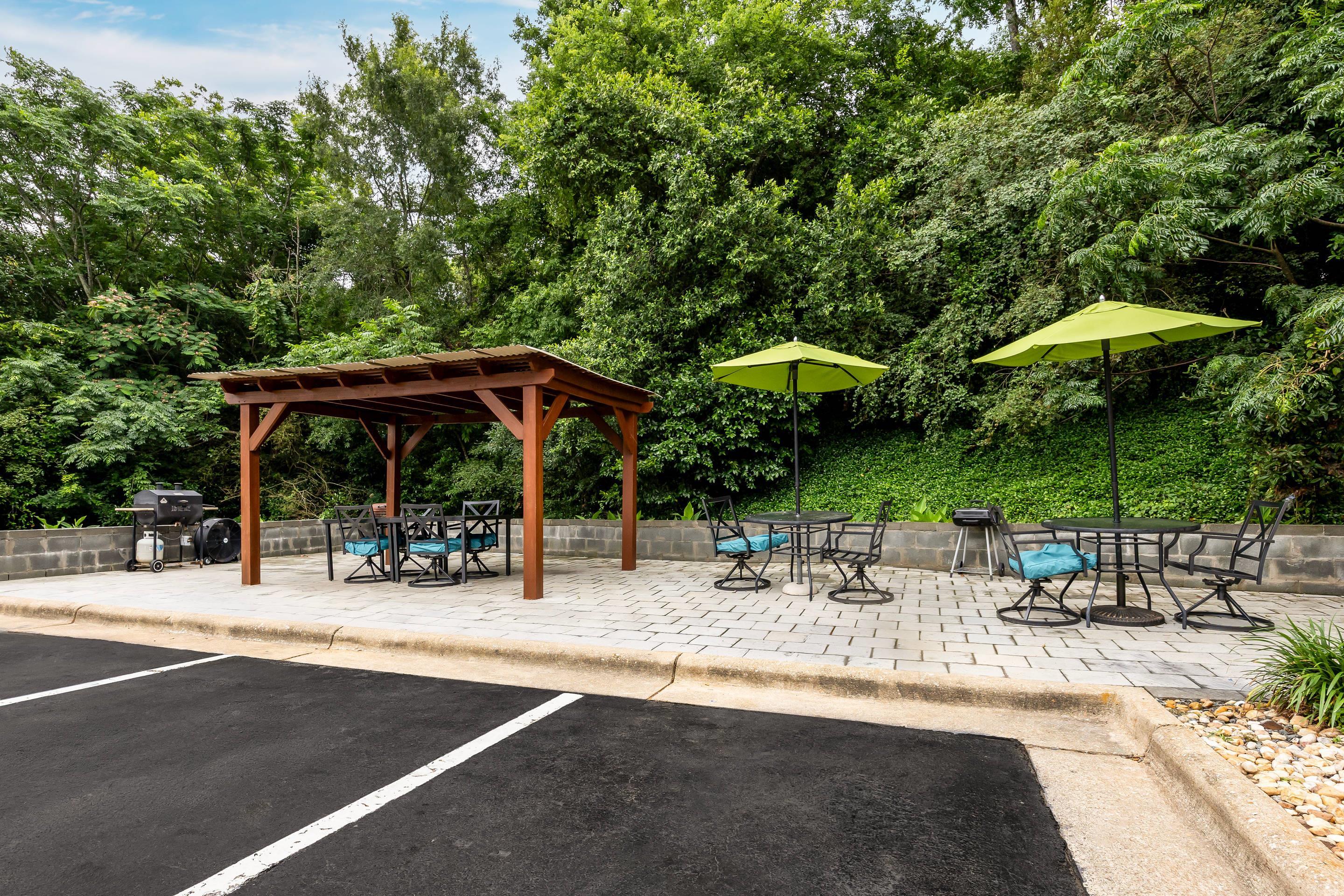Hotel patio | Quality Inn at Albany Mall