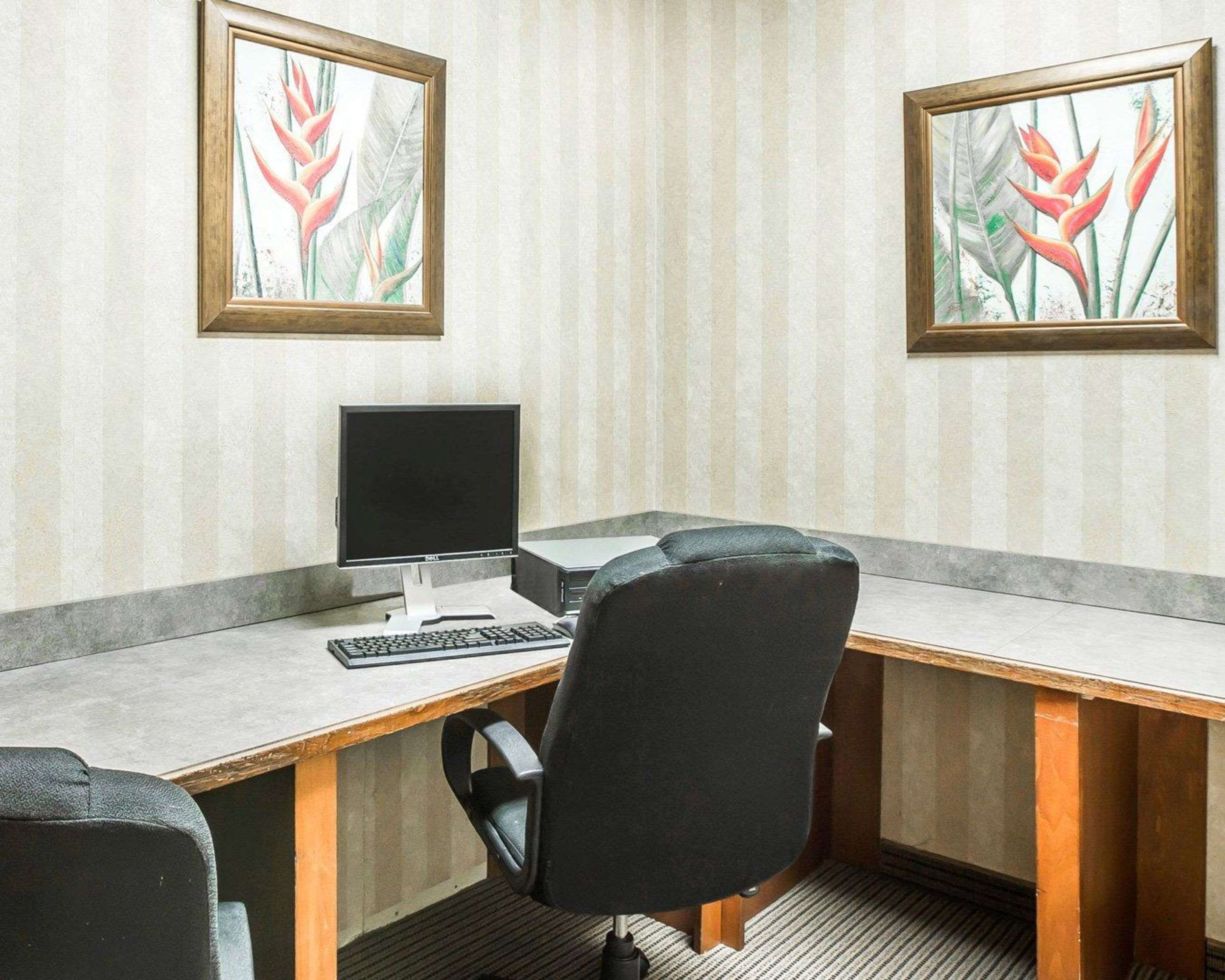 Business center | Econo Lodge Inn & Suites