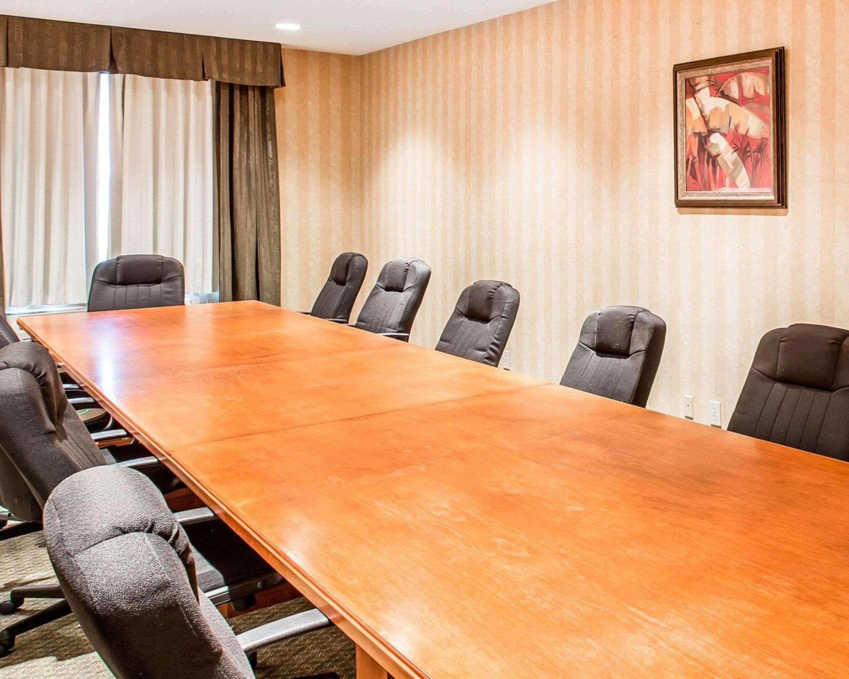 Meeting room | Econo Lodge Inn & Suites