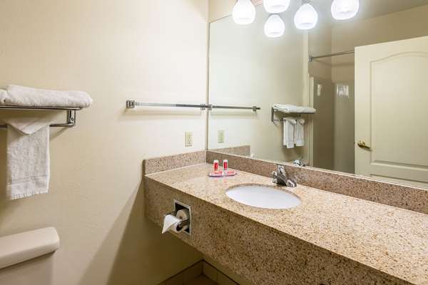  - Econo Lodge Inn & Suites Douglasville - I-20, Exit 37