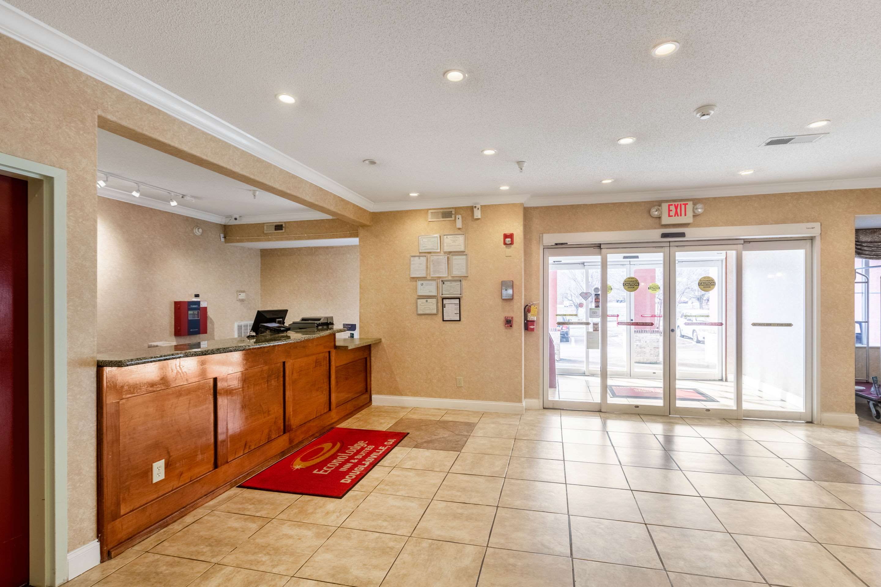 Hotel lobby | Econo Lodge Inn & Suites