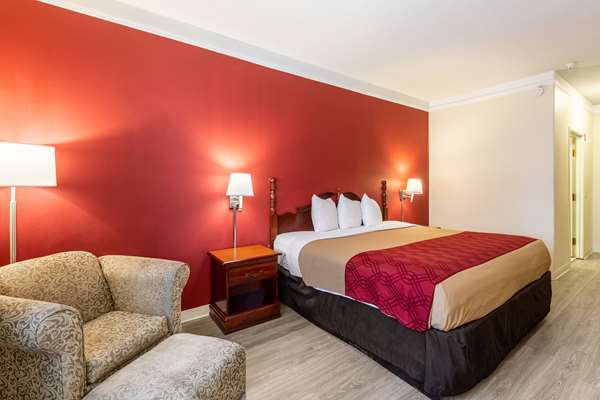  - Econo Lodge Inn & Suites Douglasville - I-20, Exit 37