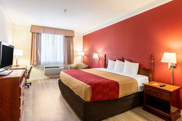  - Econo Lodge Inn & Suites Douglasville - I-20, Exit 37