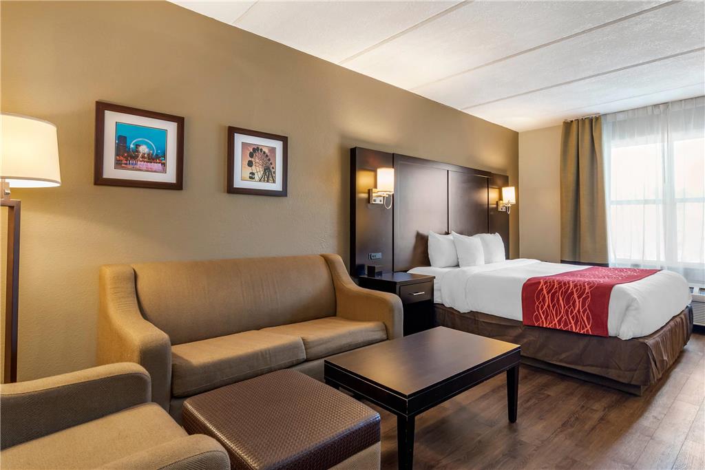 COMFORT INN AND SUITES LITHIA SPRIN-guestroom-Guest Room,Suite,On-Site.jpg