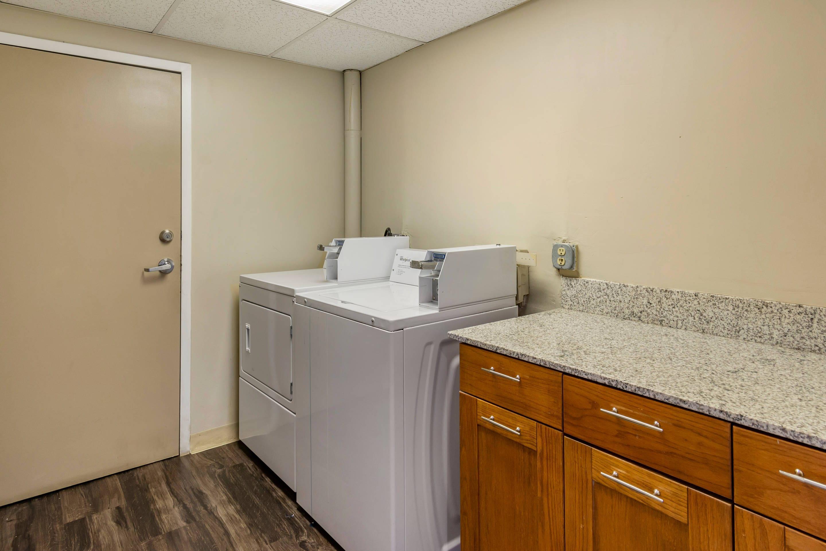 Guest laundry facilities | Comfort Inn & Suites near Six Flags