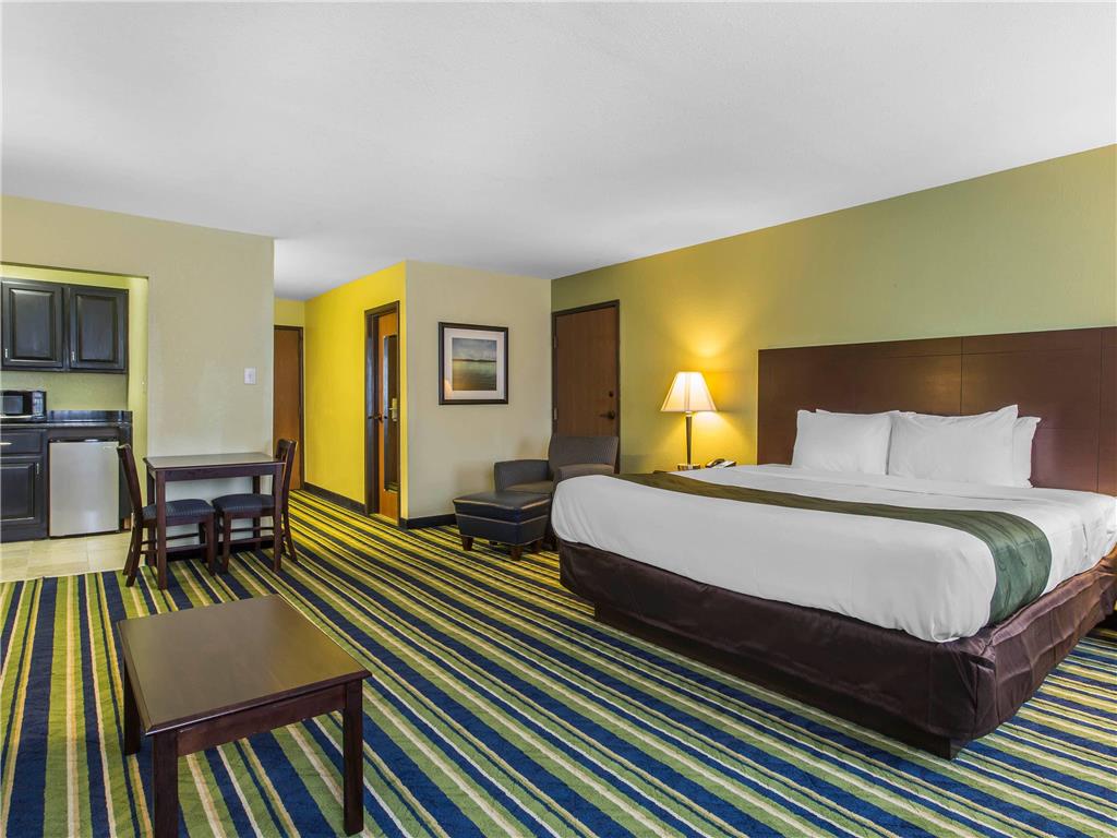 QUALITY INN CEDARTOWN-guestroom-Guest Room,Suite,On-Site.jpg